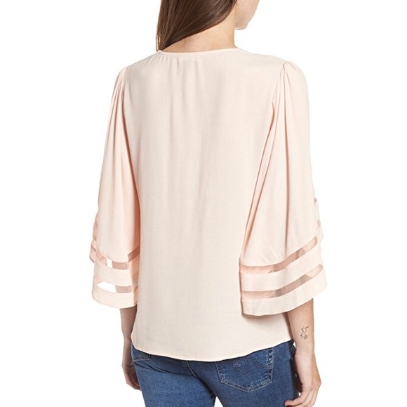 🤩HOST PICK🤩🍂Womens 3/4 Bell Sleeve Blouse🍂 - Picture 2 of 3